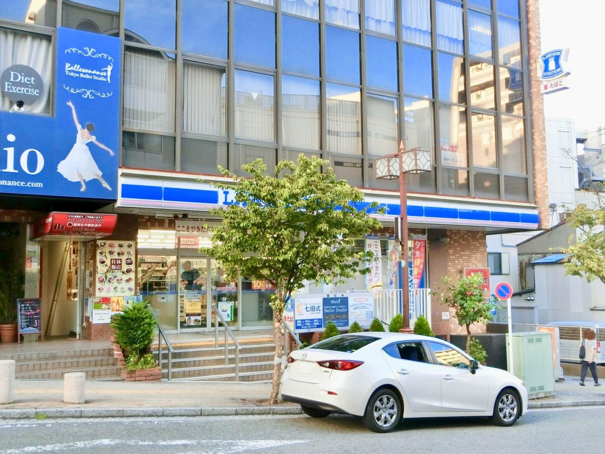 コンビニの施設外観です。