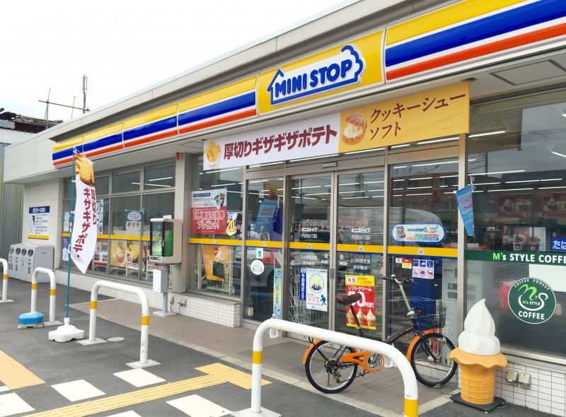 ミニストップ笹目4丁目店の店舗前面の外観