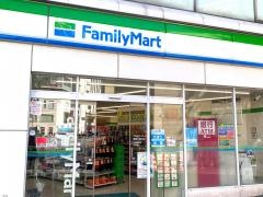 ファミリーマート　御苑大通り店