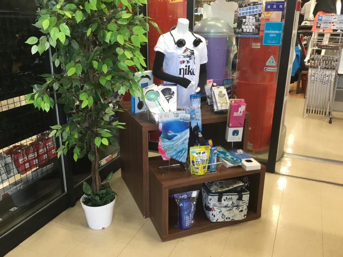 多種多様なスポーツ用品を取り扱っています。