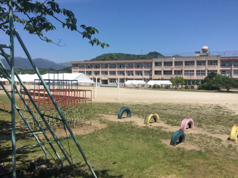 グラウンドと校舎