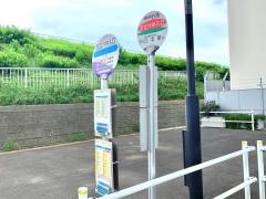 「足立六中入口」バス停留所