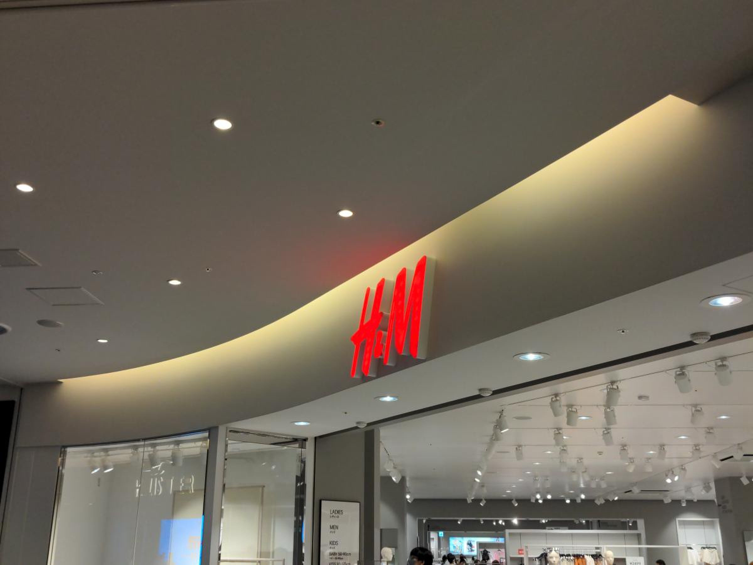 h&m ダイバーシティ 東京 プラザ 店