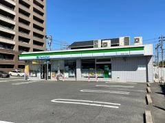 ファミリーマート　緑浦里三丁目店