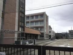 前山小学校