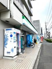 ファミリーマート　浦和根岸店