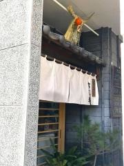 すし半