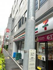 セブンイレブン　本郷店