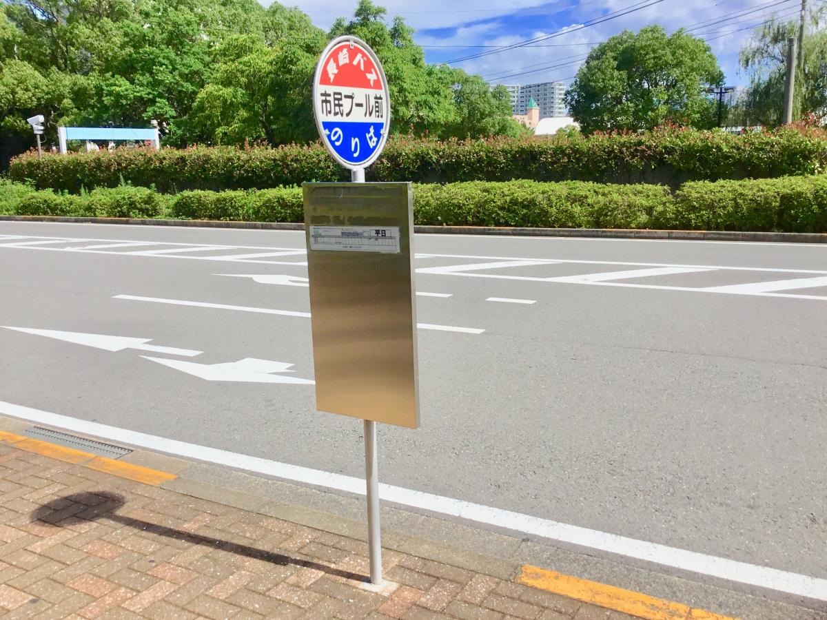 バス停全景