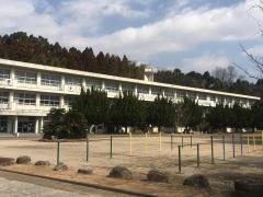東部小学校