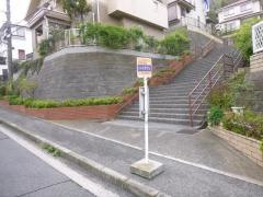 「ハイタウン」バス停留所