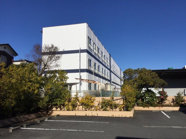 クローバーライフ平塚 建物全景