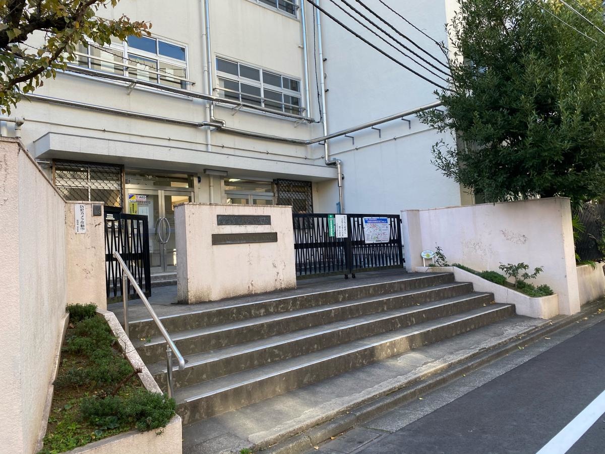 校門外観
