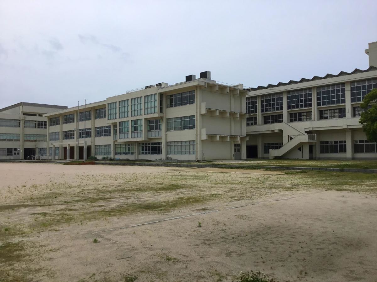 板付中学校