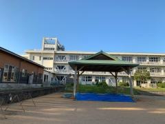 東部小学校