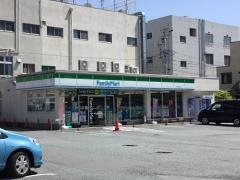 ファミリーマート　伊勢本町店