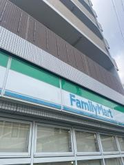 ファミリーマート　服部駅前店