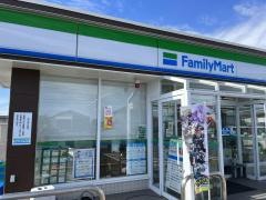 ファミリーマート　菓子野店