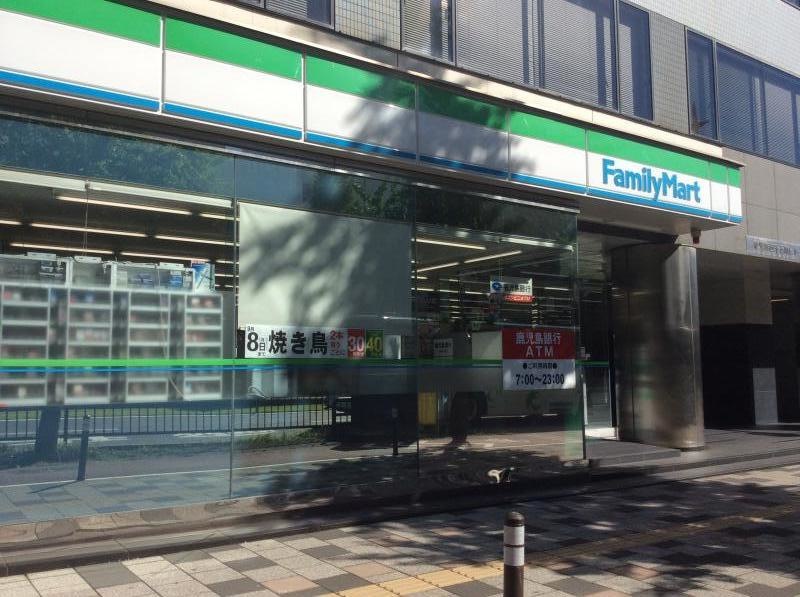 ファミリーマート高見橋店正面