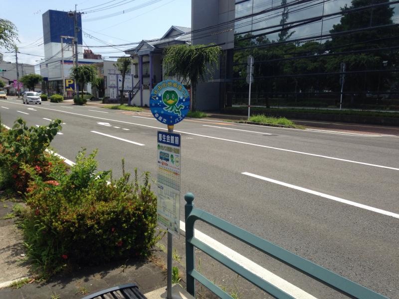 厚生会館前、バス停留所