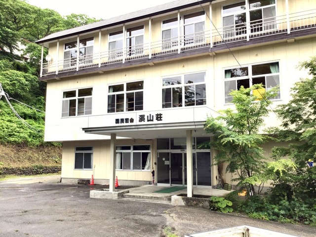 【中古】 国民宿舎と休暇村/山と渓谷社/山と渓谷社 中古】 国民宿舎と休暇村/山と渓谷社/山と渓谷社 東京ハイキング
