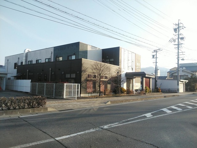 西側から
