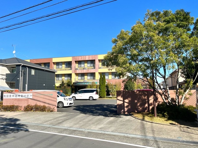 ホームステーション らいふ指扇の入口正面からの施設外観