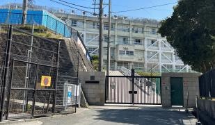 東大阪市立孔舎衙中学校