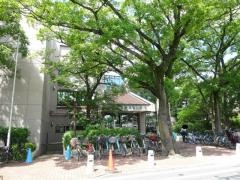 足立区立伊興図書館
