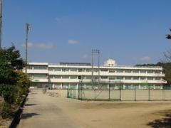 川東小学校