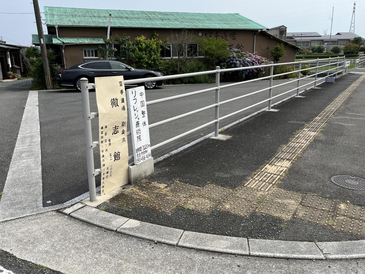 看板と建物です。