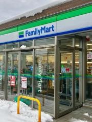 ファミリーマート　青森勝田二丁目店