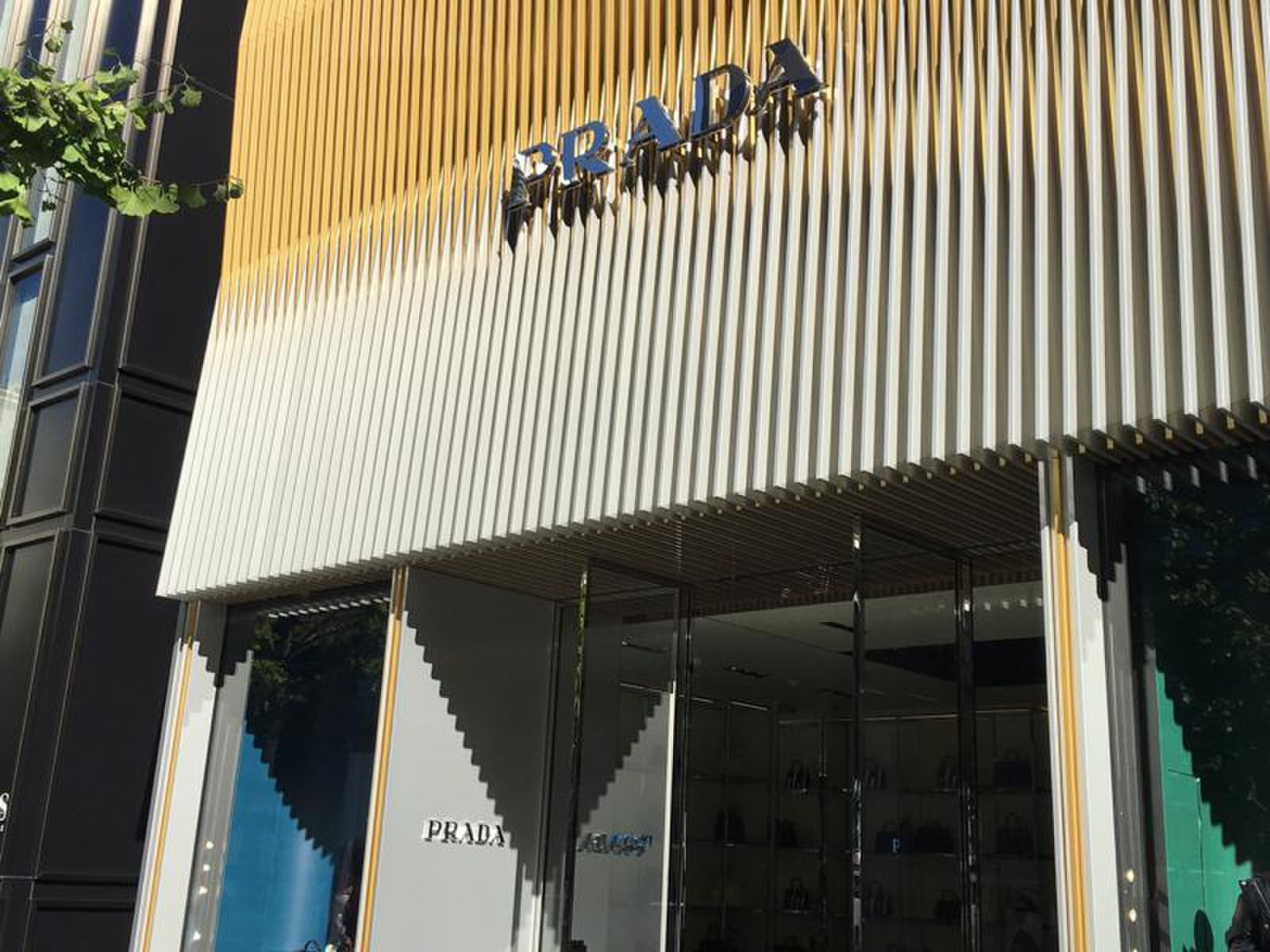 プラダ 大阪 心斎橋 店