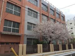 大阪市立日本橋中学校