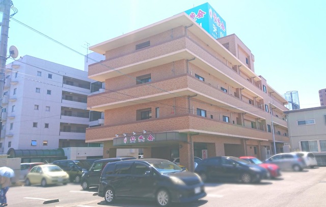 笑歩会天山 施設外観