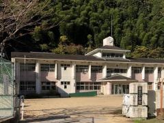 粟生小学校