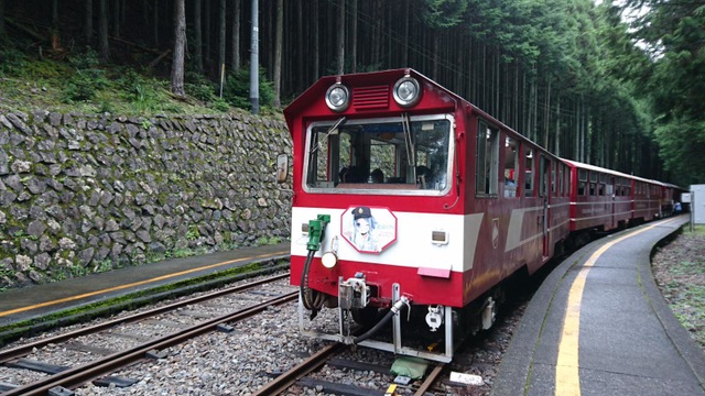 閑蔵駅