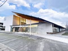 砺波市立砺波図書館