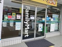 ファミリーマート　たつの山津屋店