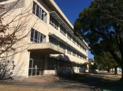 中部小学校