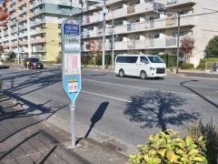 「日吉南小学校前」バス停留所