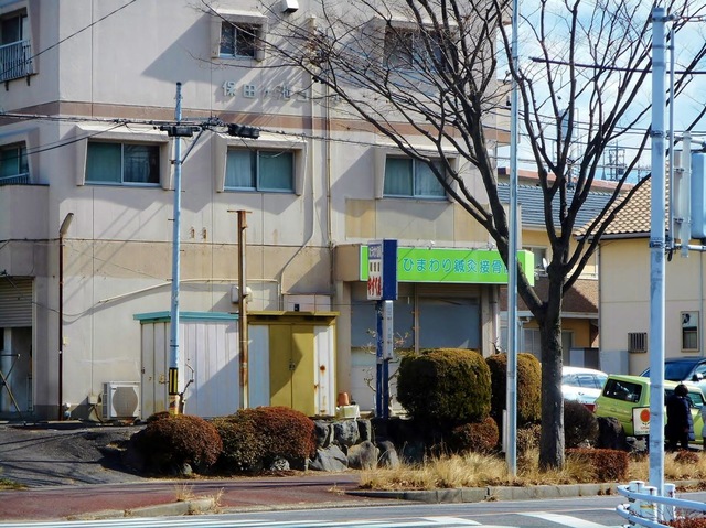 交差点からの外観