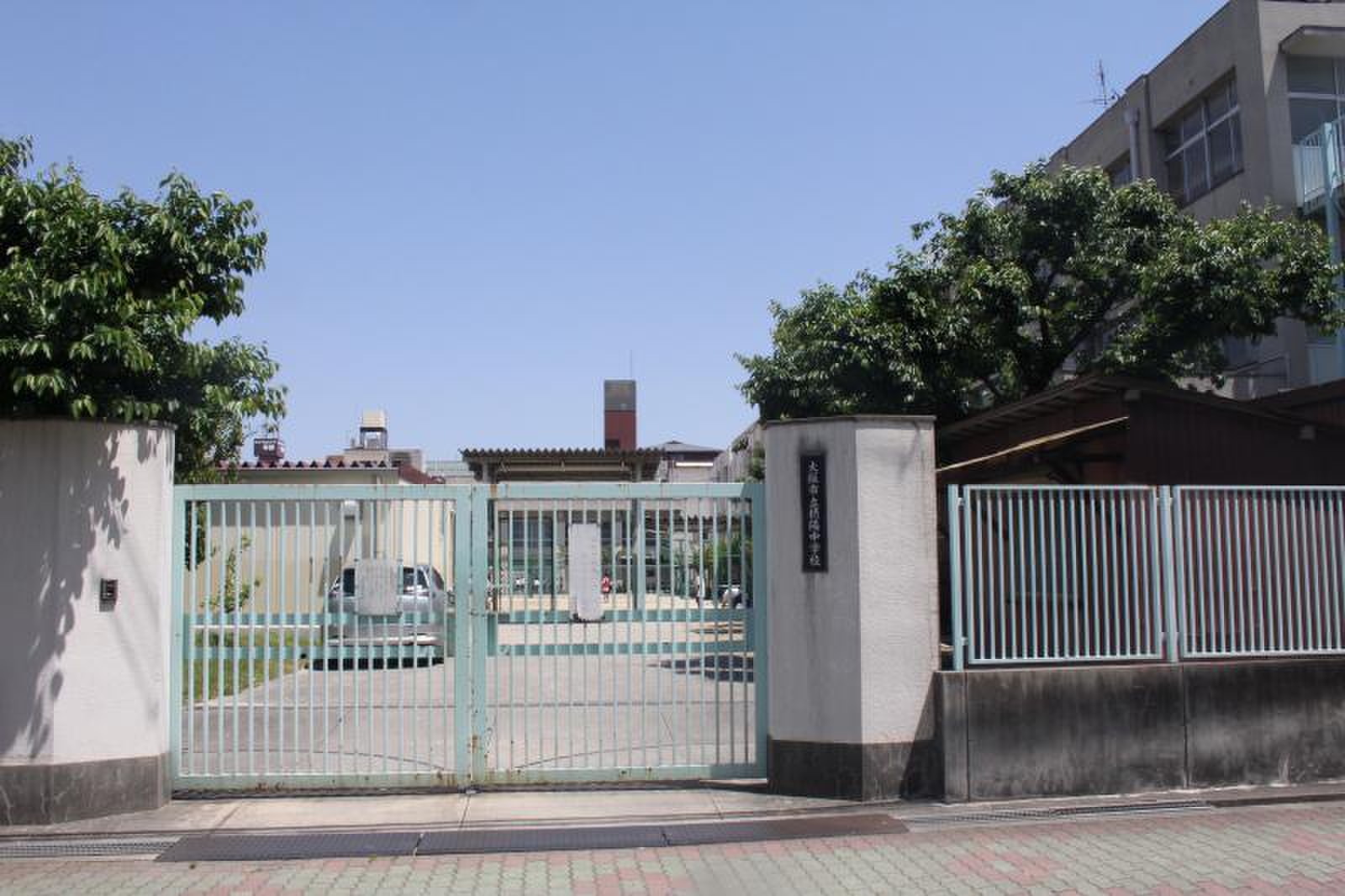 摂 陽 中学校
