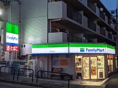 ファミリーマート　一社駅北店