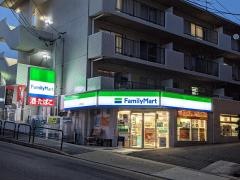 ファミリーマート　一社駅北店