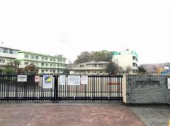 新郷小学校