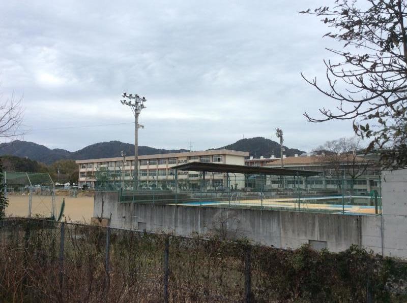 横浜なんて洒落た名前の小学校です。