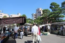 高山陣屋前朝市