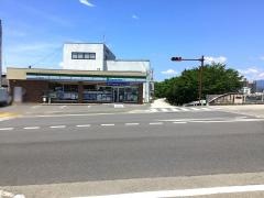 ファミリーマート　高知東石立店