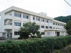 院内中部小学校